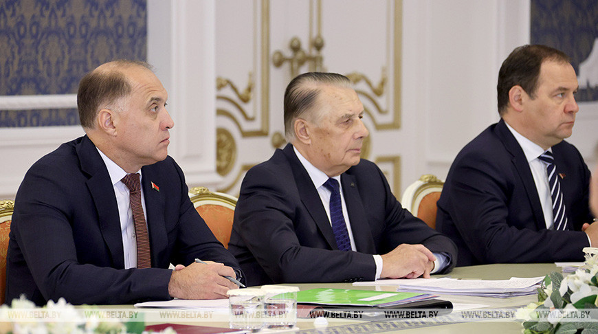 Лукашенко провел совещание по законодательству о гражданстве и проведению амнистии