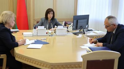 Председатель Совета Республики Наталья Кочанова провела прямую телефонную линию