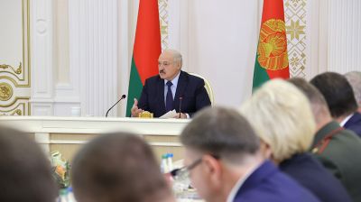 Лукашенко провел совещание с правительством
