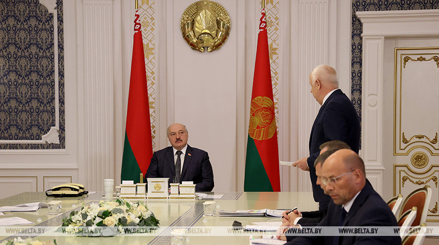 Лукашенко заслушал доклад о работе транспортного комплекса в условиях санкций
