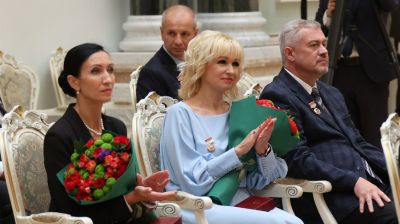 Лукашенко вручил государственные награды