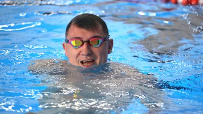 Паралимпиец Алексей Талай провел мастер-класс по плаванию в Новогрудке