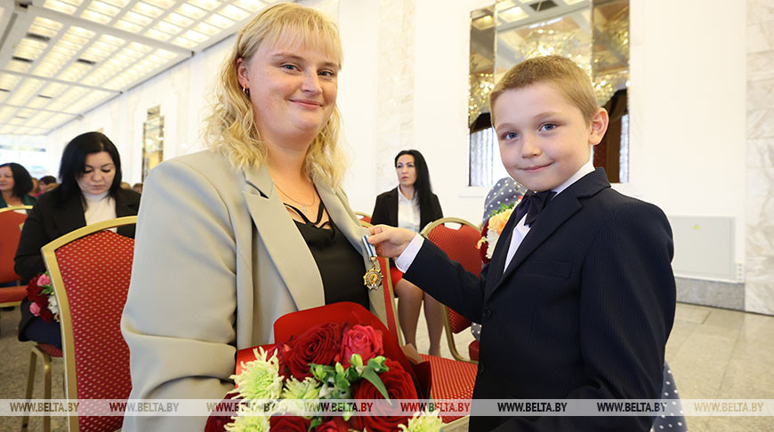 Ордена Матери вручили многодетным женщинам Минской области