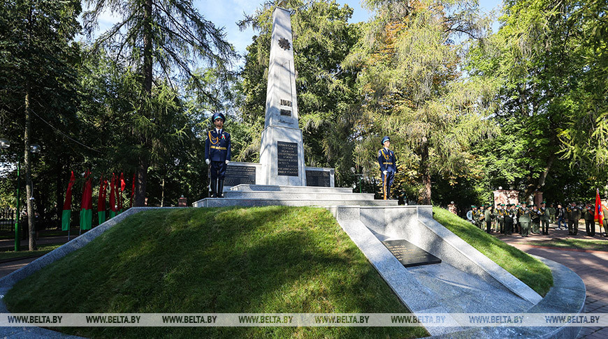 Памятник воинам-освободителям реконструировали в Бресте ко Дню народного единства