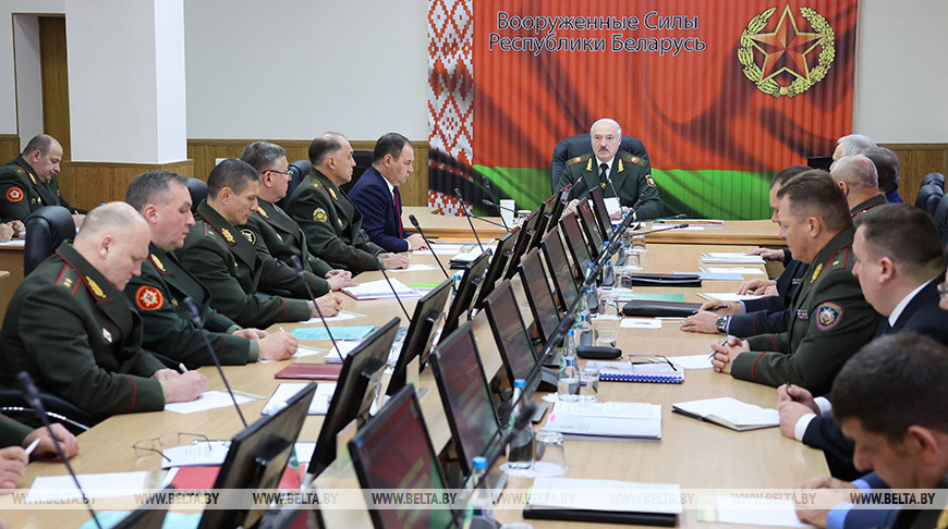 Лукашенко провел совещание по военной безопасности