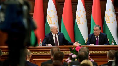 Лукашенко и Рахмон встретились с представителями СМИ