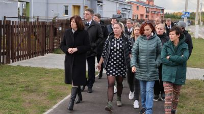 Председатель Совета Республики Наталья Кочанова посетила новостройки микрорайона Сокол