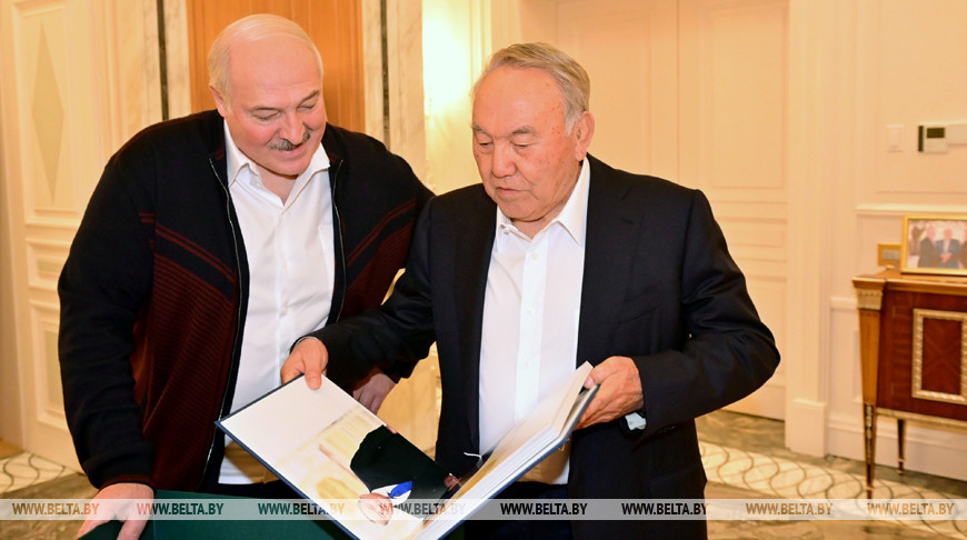 Лукашенко в Казахстане навестил​ своего давнего друга Назарбаева