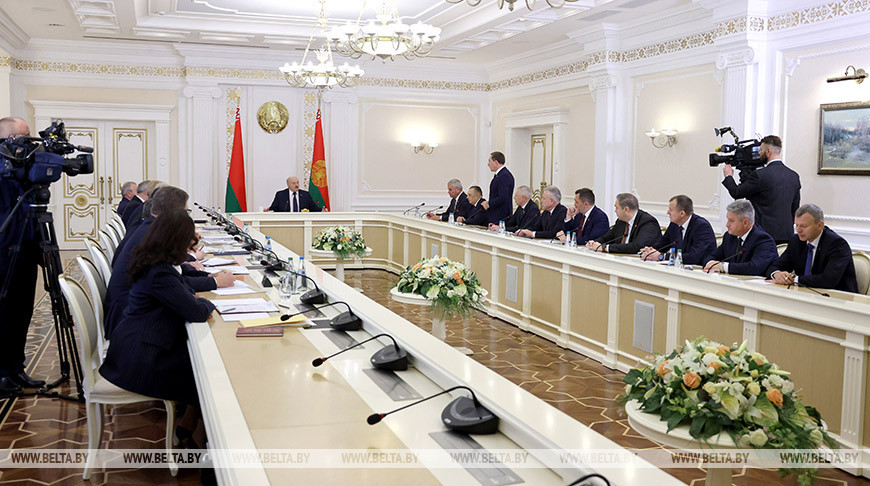 Лукашенко провел совещание по вопросам формирования ВНС и проведению выборов