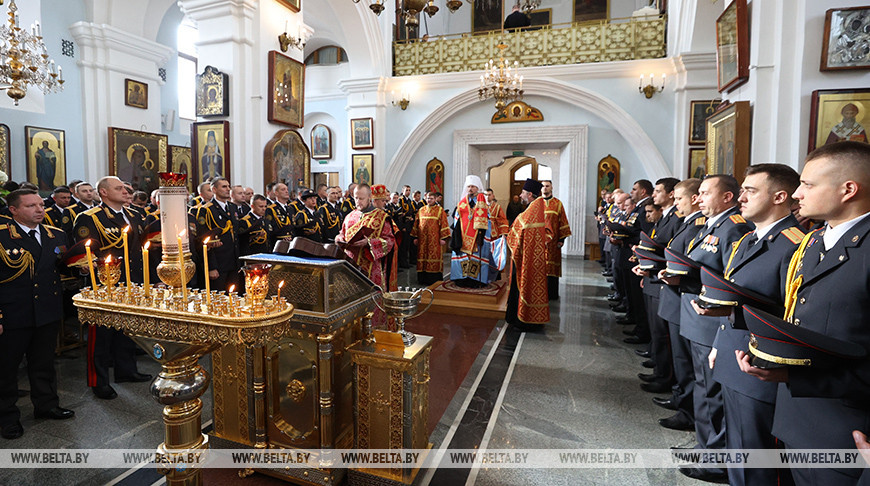 Церемония вручения хоругви Департаменту охраны МВД состоялась в Свято-Духовом соборе