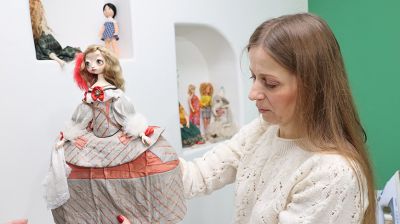 Мастер Наталья Русакова много лет создает куклы ручной работы