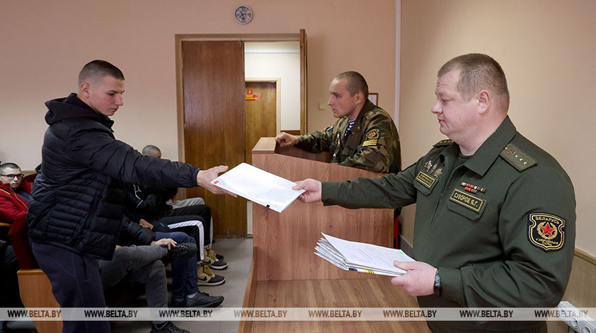В Беларуси началась отправка призывников на срочную военную службу и службу в резерве