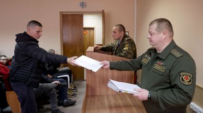 В Беларуси началась отправка призывников на срочную военную службу и службу в резерве