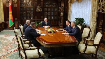 Лукашенко начал рабочую неделю с ситуации в банковской сфере