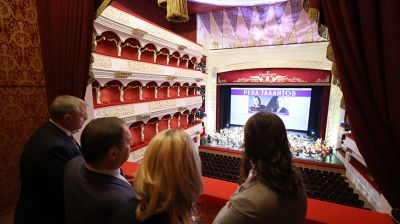 Головченко посетил современный Астраханский театр оперы и балета