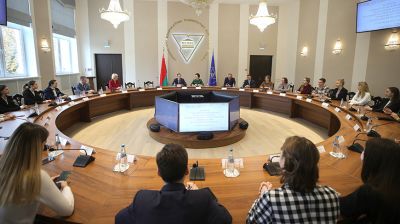 Министр информации провел встречу в рамках проекта "Молодежная медиасфера"