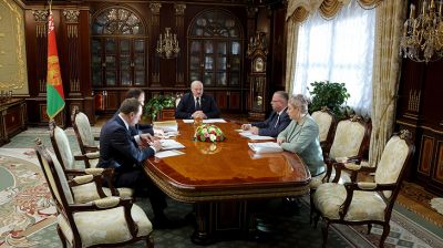 Лукашенко: с экономикой Беларуси не все так гладко, но она демонстрирует хорошее оживление