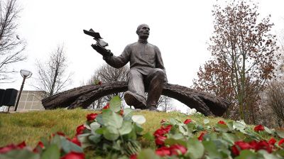 Памятник Якубу Коласу открыли в Столбцах