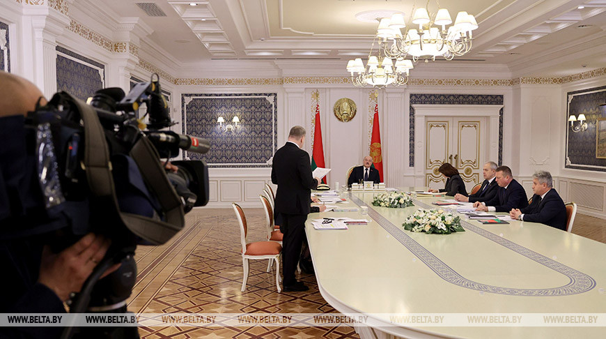 Законопроекты о Совмине и нормативных правовых актах рассмотрели на совещании у Лукашенко