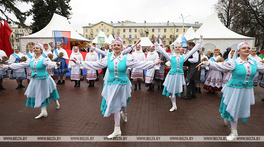 Сергеенко посетил витебский областной фестиваль "Дажынкі"