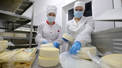 Работницы молочного цеха КСУП "Дотишки" поедут на Форум сельских женщин