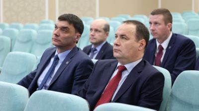 Головченко ознакомился с работой приложения МНС "Налог на профессиональный доход"