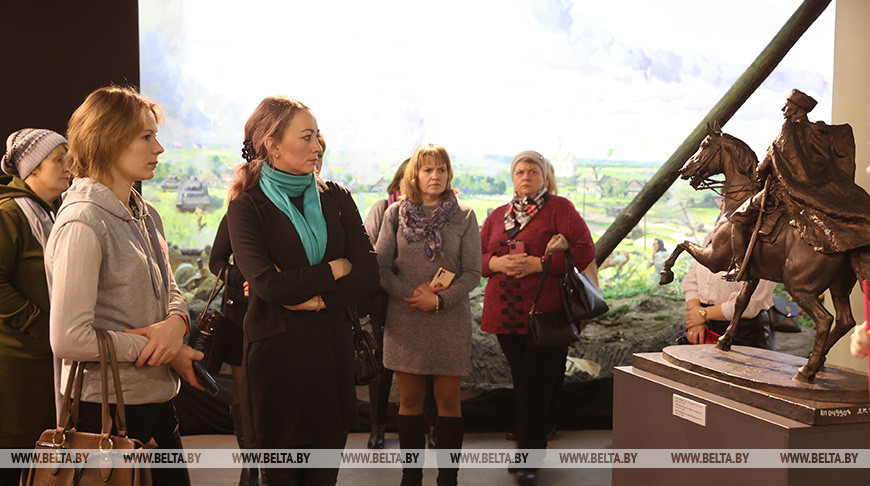 Участницы первого республиканского форума тружениц села посетили музей истории ВОВ