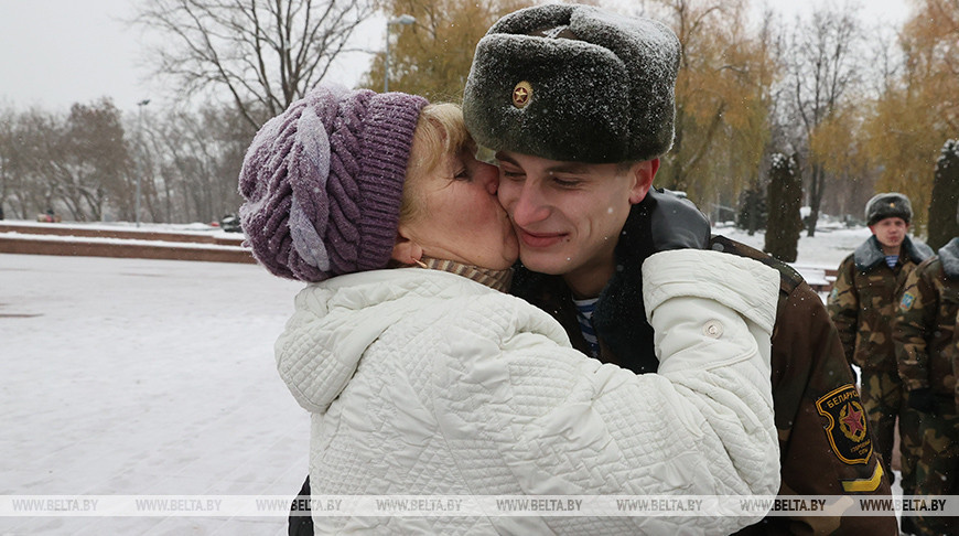 Более 500 новобранцев 103-й Витебской отдельной гвардейской воздушно-десантной бригады приняли присягу