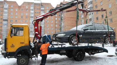 В Могилеве убирают автохлам из дворов многоквартирных домов