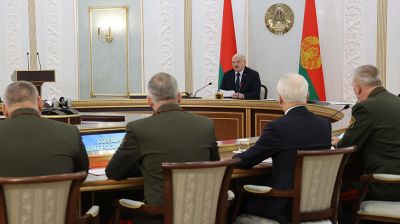 Лукашенко провел плановое совещание по вопросам обороны