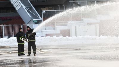 В Витебске заливают катки