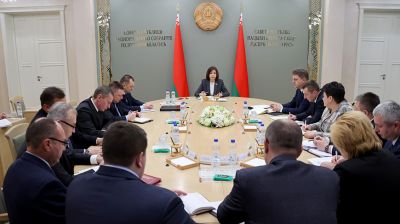 Кочанова проводит совещание с главами администраций районов города Минска