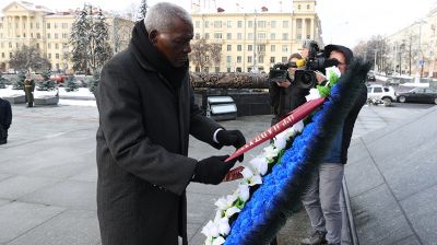 Венок от парламентской делегации Кубы возложили на площади Победы в Минске