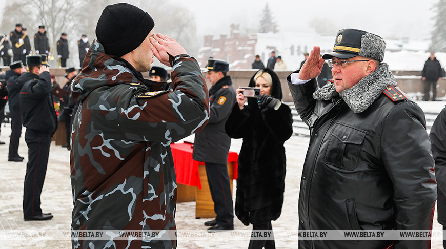 Более 100 сотрудникам МВД и военнослужащим внутренних войск вручили госнаграды в Брестской крепости