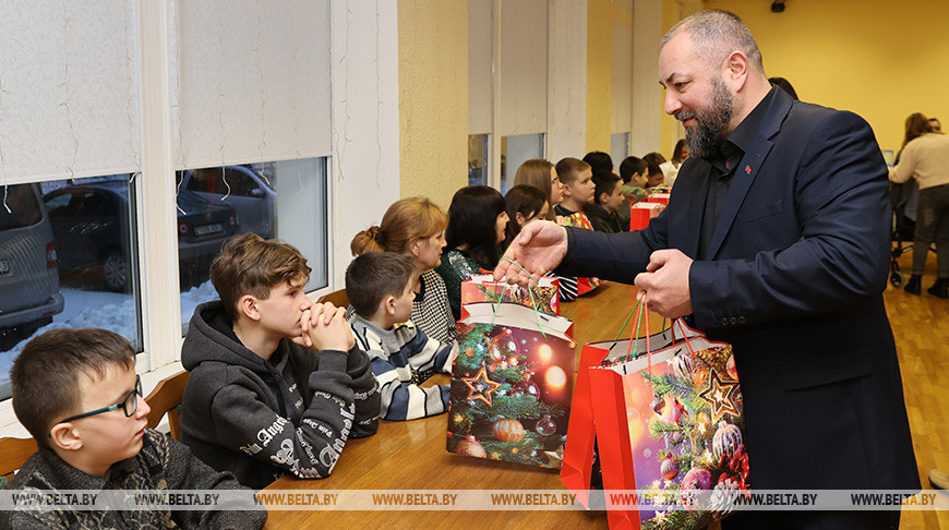 Ребятам из Донбасса вручили новогодние подарки общественные организации и фонд Талая