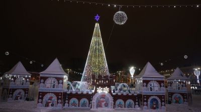 Новогоднюю иллюминацию зажгли в Минске