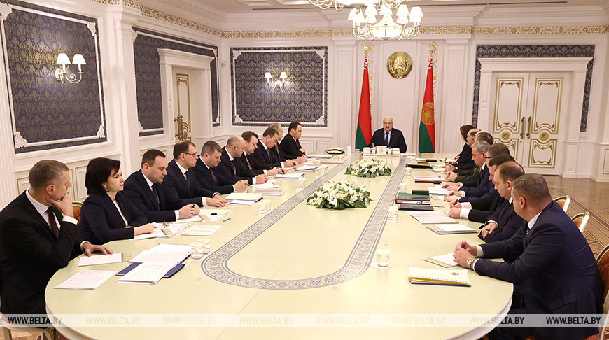 Лукашенко провел совещание по вопросам белорусско-российского сотрудничества