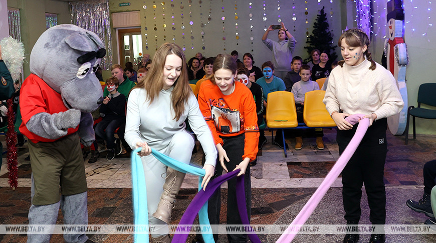 В санатории "Золотые пески" для детей из Горловки организовали новогодний праздник