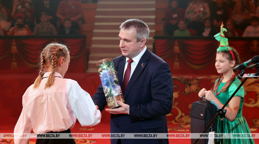 Более 1,3 тыс. ребят получили приглашения на главную елку Гомельской области