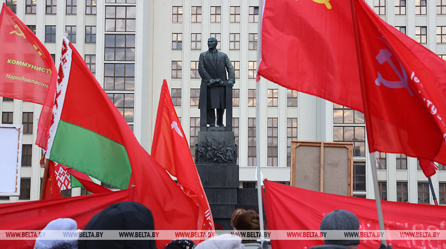 В Минске прошло шествие к 100-летию СССР