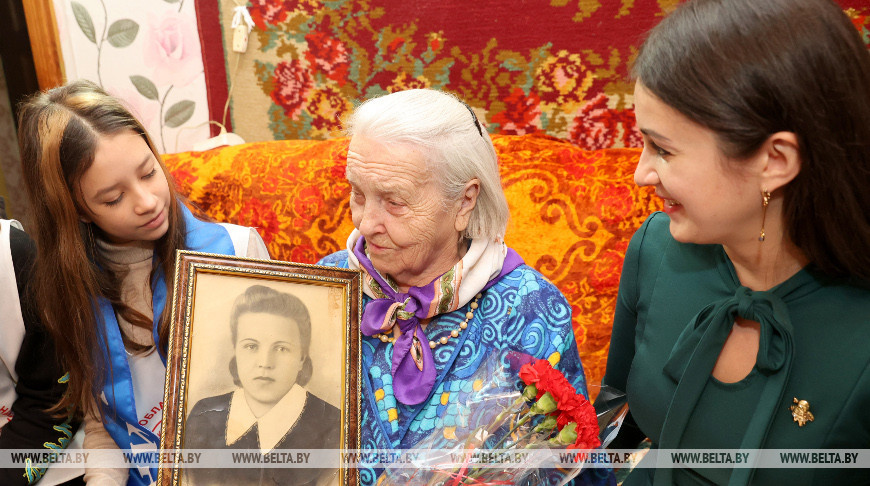 "От всей души": жительницу Мозыря Любовь Марковскую поздравили с 90-летием