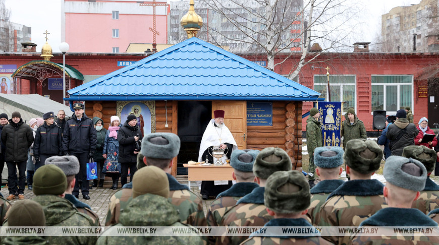 Более 500 десантников в Витебске окунулись в крещенскую воду