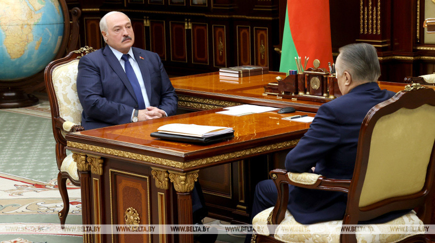 Лукашенко провел встречу с председателем Верховного Суда Сукало