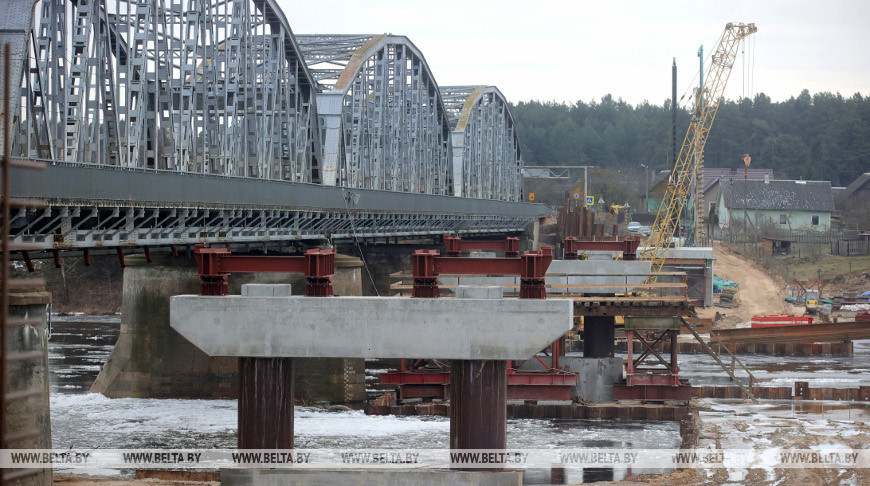 В Мостовском районе возводят новый мост через Неман