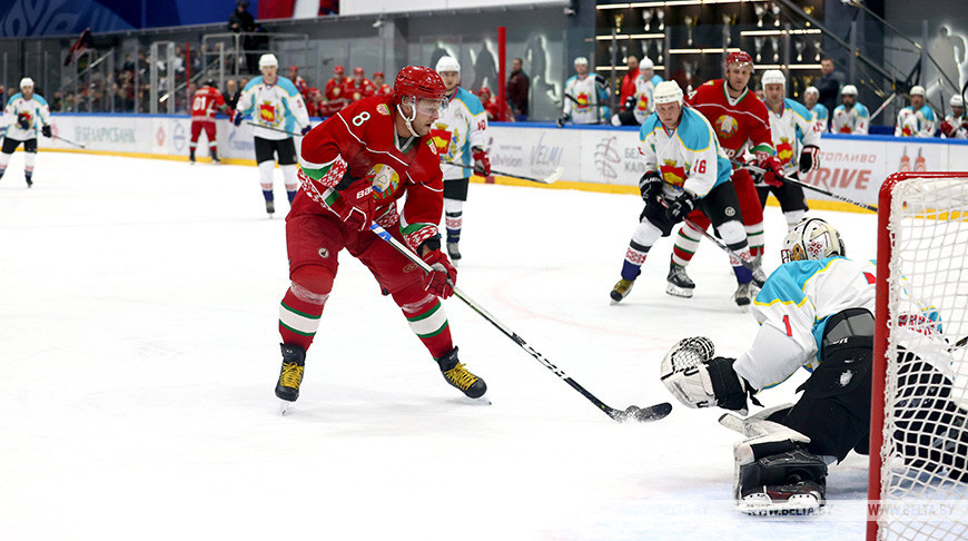 Хоккейная команда Президента Беларуси одержала четвертую победу в матчах любительского турнира