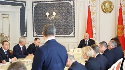 Лукашенко провел расширенное совещание с руководством Совета Министров