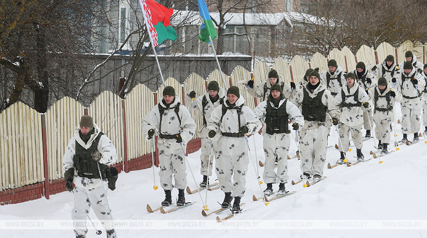 Лыжный переход в честь 105-летия Вооруженных Сил совершают 105 витебских десантников
