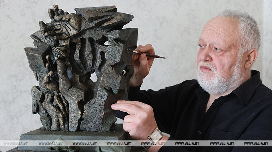 Созданный витебским скульптором памятник жертвам геноцида установят в Сенно