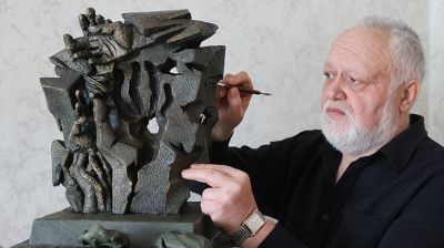 Созданный витебским скульптором памятник жертвам геноцида установят в Сенно