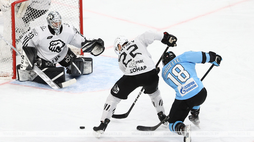 Хоккеисты минского "Динамо" на своем льду проиграли "Трактору" в КХЛ
